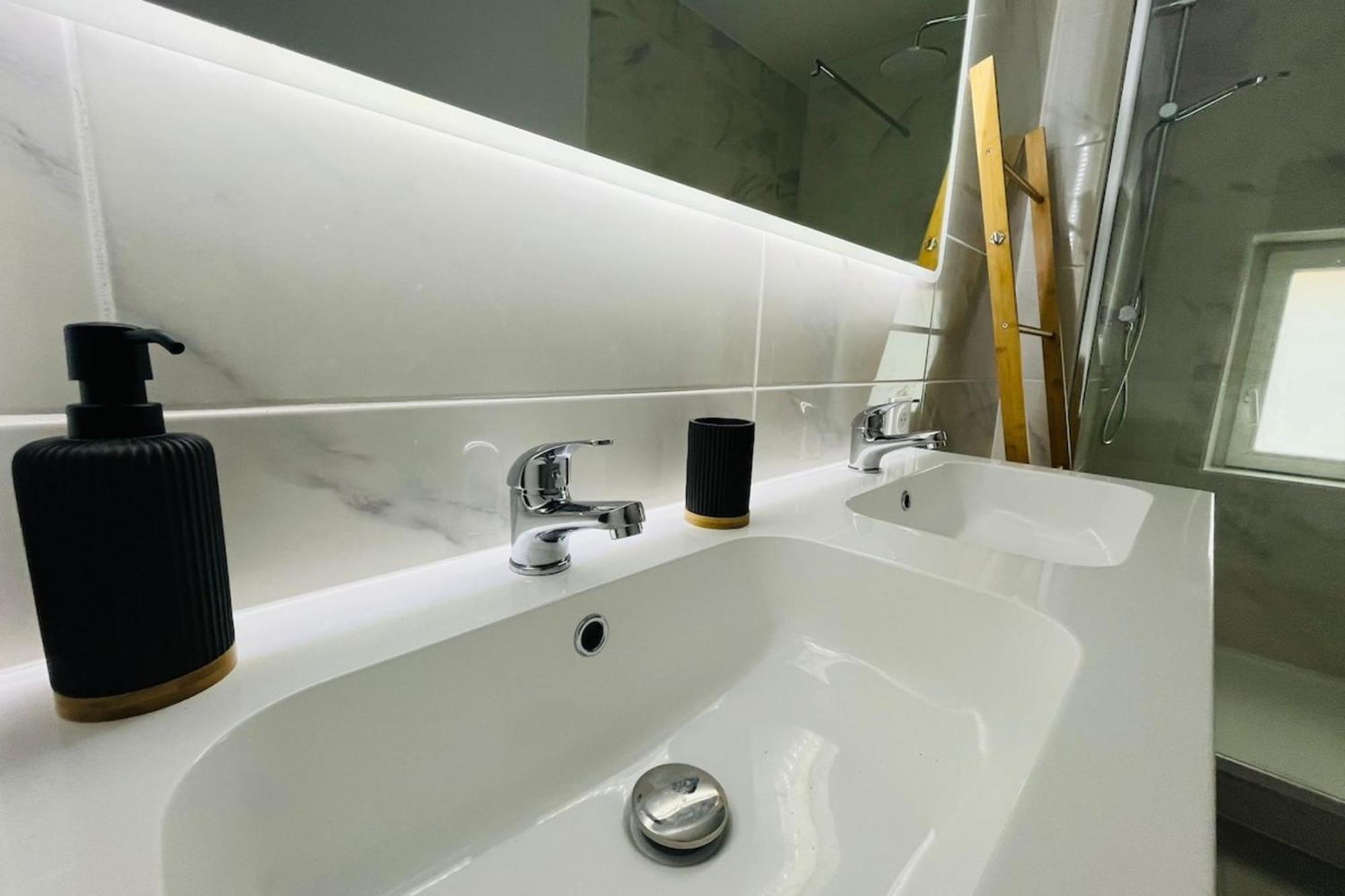L'Horreum Appartement Proche Des Halles Wifi Narbonne Eksteriør billede
